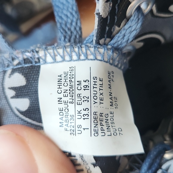 Batman Converse Hightops - Picture 3 of 4